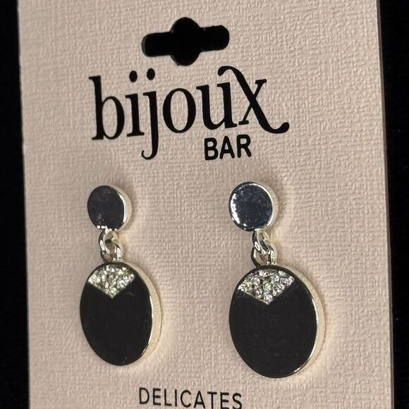 JCP Bijoux Bar Silver Tone Sparkly Statement Earrings 1in - Picture 6 of 7